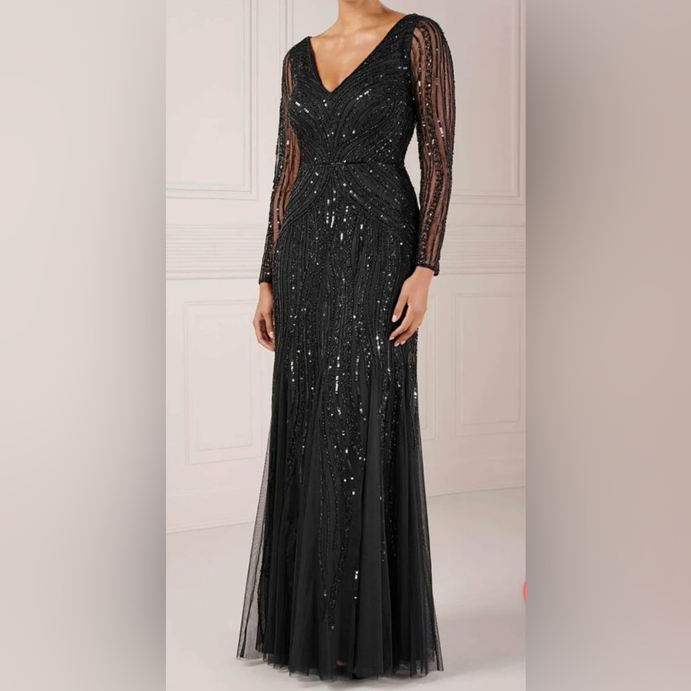 Black stunning elegant floor length long sleeve V-neck evening dress